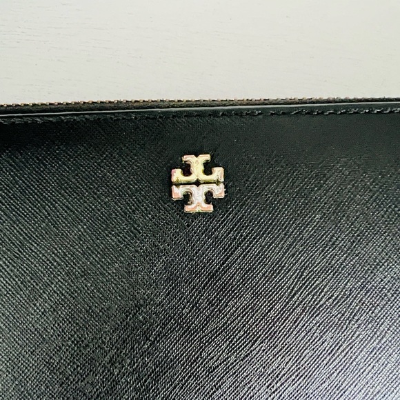 Tory Burch saffiano leather black continental zip around Wallet - Picture 2 of 5